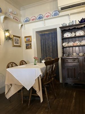 Reynolds Tavern and 1747 Pub by null