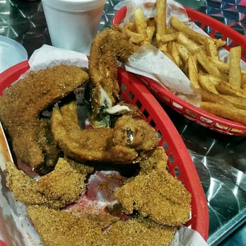 The Foxxhole House - a basket of fried chicken and fries - Sports Bars Near Me - Timpson, Texas The Foxxhole House - a basket of fried chicken and fries - Sports Bars Near Me - Timpson, Texas