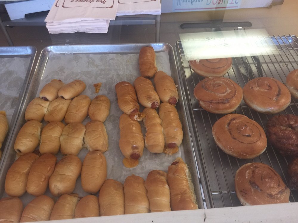 monahans donuts Logo