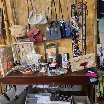New To Me - Some purses and other items for sale. - Home Decor Near Me - Roanoke, Virginia New To Me - Some purses and other items for sale. - Home Decor Near Me - Roanoke, Virginia