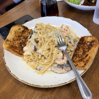 Garcia Bros Cafe - Fettuccine with shrimp - Cafes Near Me - Van Nuys, California Garcia Bros Cafe - Fettuccine with shrimp - Cafes Near Me - Van Nuys, California