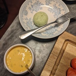 Butter and bernaise sauce