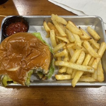 Beerhead Bar And Eatery - Sunday Chicken Sandwich w/ Fries - Beer Bar Near Me - San Antonio, Texas Beerhead Bar And Eatery - Sunday Chicken Sandwich w/ Fries - Beer Bar Near Me - San Antonio, Texas