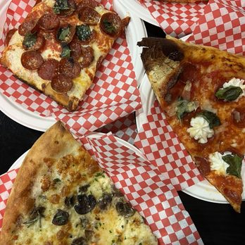 Zazas Pizzeria - Pizza Near Me - Chicago, Illinois Zazas Pizzeria - Pizza Near Me - Chicago, Illinois