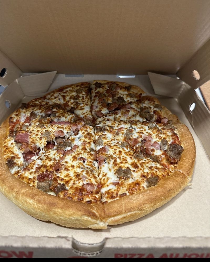 PIZZA HUT Updated July 2024 1282 Bd Curélabelle, Laval, Quebec Pizza Restaurant Reviews