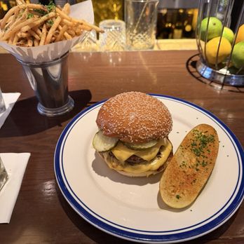 Hudson House - The Cheeseburger - Bars Near Me - Dallas, Texas