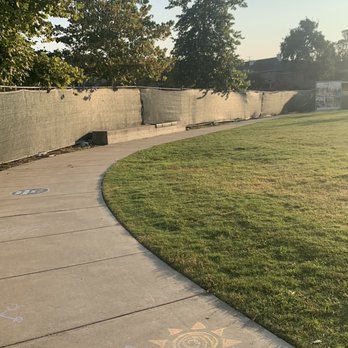 Evelyn's Park - Good morning and sidewalk sunshine - Parks Near Me - Bellaire, Texas Evelyn's Park - Good morning and sidewalk sunshine - Parks Near Me - Bellaire, Texas
