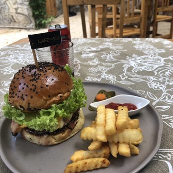 Café del Sol - Really good single hamburger - Cafeteria Near Me - Mérida, YUC Café del Sol - Really good single hamburger - Cafeteria Near Me - Mérida, YUC