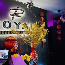 Sing & chyll karaoke - Chụp hình check in khi ghé hát karaoke tại Royal Karaoke - 15432 Brookhust, Westminster