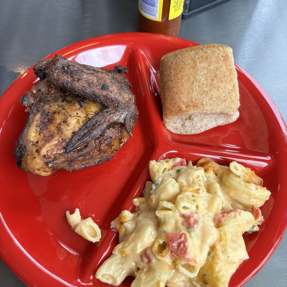 Off the Bone Barbeque - Chicken with Mac and Con Queso Mac N Cheese - Barbeque Near Me - Dallas, Texas Off the Bone Barbeque - Chicken with Mac and Con Queso Mac N Cheese - Barbeque Near Me - Dallas, Texas