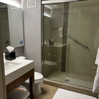 Hyatt Place Chicago/River North - Bathroom - Hotels Near Me - Chicago, Illinois Hyatt Place Chicago/River North - Bathroom - Hotels Near Me - Chicago, Illinois