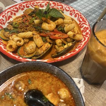Koh Lipe - Tom Yum soup, seafood plate - Thai Near Me - Toronto, Ontario Koh Lipe - Tom Yum soup, seafood plate - Thai Near Me - Toronto, Ontario