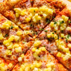 Island Pie - Ham and Pineapple
American smoked ham complemented with pineapple and a blend of four cheeses, fresh herbs