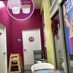 Menchie's Frozen Yogurt