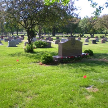 Des Moines Masonic Cemetery - Cemetery grounds - Funeral Services & Cemeteries Near Me - Des Moines, Iowa Des Moines Masonic Cemetery - Cemetery grounds - Funeral Services & Cemeteries Near Me - Des Moines, Iowa