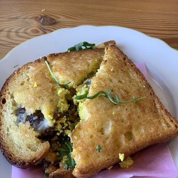 Kitchen Mouse Cafe - Vegan breakfast sandwich - Vegan Near Me - Los Angeles, California