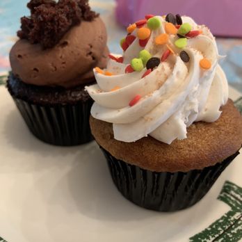 Sweet Avenue Bake Shop - pumpkin cupcake, jet black cupcake - Bakeries Near Me - Rutherford, New Jersey