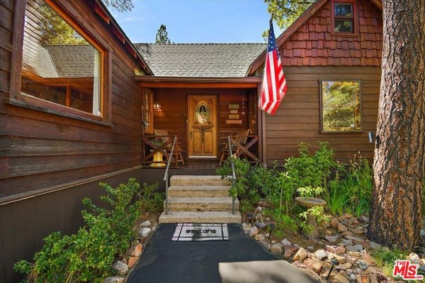 Perfect for Entertaining - My Las Vegas clients purchased this amazing home in Big Bear that included so many amenities perfect for family and friends. Perfect for Entertaining - My Las Vegas clients purchased this amazing home in Big Bear that included so many amenities perfect for family and friends.
