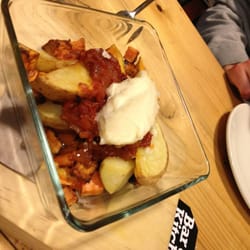Mercado de Tapinería - Plato de bravas con boniato. Muy buenas!!