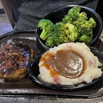 Brann's Steakhouse & Grille - 8oz sirloin steak - Steakhouses Near Me - Grand Rapids, Michigan