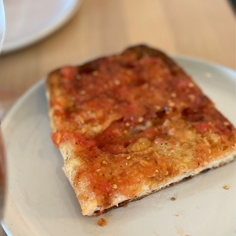 Pan con tomate