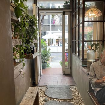 Urban Backyard - Lovely garden setting - Coffee & Tea Near Me - New York, New York