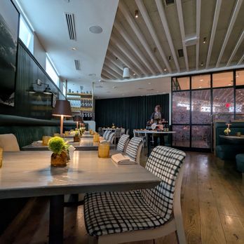 Avize Modern Alpine - Inside. Dining room. Banquette side. - Desserts Near Me - Atlanta, Georgia