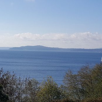 Magnolia Park - Walk uphill for an amazing Puget Sound view like what the gazillion dollar houses get along this street (11/10/18) - Parks Near Me - Seattle, Washington Magnolia Park - Walk uphill for an amazing Puget Sound view like what the gazillion dollar houses get along this street (11/10/18) - Parks Near Me - Seattle, Washington