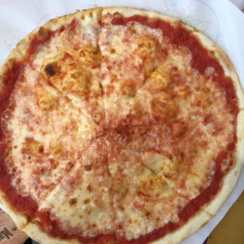 Tradizione e Fantasia - Margherita pizza at Tradizone e Fantasia - Italian Near Me - Rome, RM