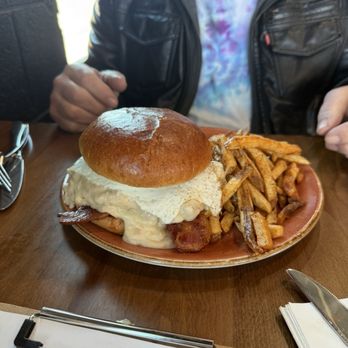 Burn 'Em Brewing - Breakfast burger and Cajun fries - Brewpubs Near Me - Michigan City, Indiana