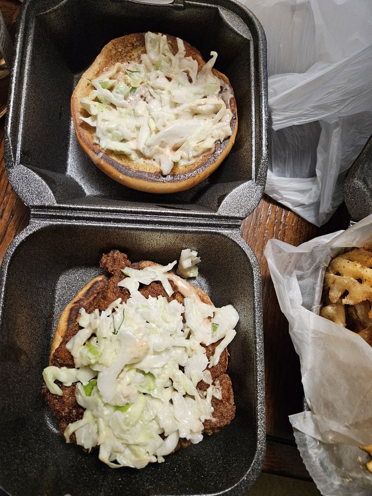 Hot Chicks Food Truck