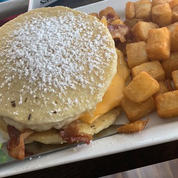 10 Twenty five - Pancake sandwich - Gastropubs Near Me - Fort Myers, Florida