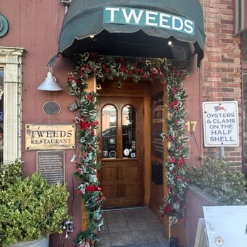 Tweeds Restaurant & Buffalo Bar - Steakhouses Near Me - Riverhead, New York