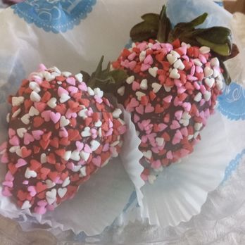 Freed's Dessert Shop - Chocolate dipped strawberries! - Bakeries Near Me - Las Vegas, Nevada Freed's Dessert Shop - Chocolate dipped strawberries! - Bakeries Near Me - Las Vegas, Nevada
