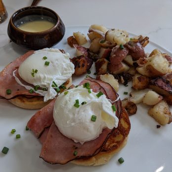 Ceron Kitchen - Eggs Benedict with Potatoes - New American Near Me - Alameda, California