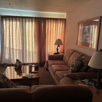 Lagonita Lodge - Living room - Hotels Near Me - Big Bear Lake, California