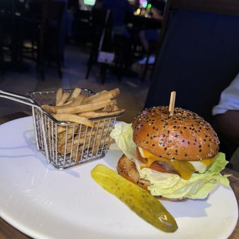 Yard House - Cheese burger & fries - Bars Near Me - Sunrise, Florida Yard House - Cheese burger & fries - Bars Near Me - Sunrise, Florida