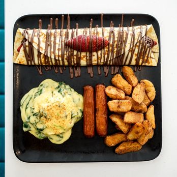 Eggspertise - a plate of food on a table - Breakfast & Brunch Near Me - Boisbriand, Quebec