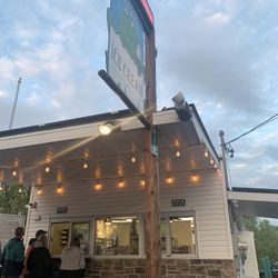 Froggs Ice Cream - Store front