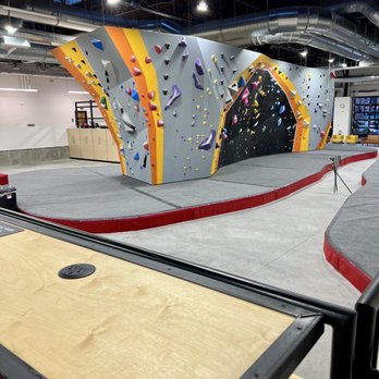 FA Climbing Station Square - Yoga Near Me - Pittsburgh, Pennsylvania