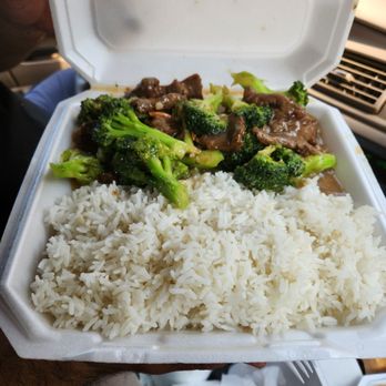 Wok & Grill - Beef broccoli with white rice - Chinese Near Me - Fresno, California Wok & Grill - Beef broccoli with white rice - Chinese Near Me - Fresno, California