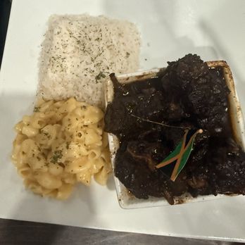 Ocho Rios Jerk Spot - Oxtails, white rice, and Mac and cheese - Caribbean Near Me - Goodyear, Arizona