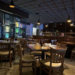 George Yang's Chinese Cuisine - Dinning room