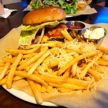 Wai Oli iCafe & Lounge - Burger & Truffle Fries - Breakfast & Brunch Near Me - Hilo, Hawaii