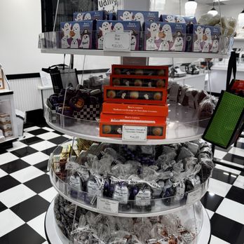 See's Candies - Chocolatiers & Shops Near Me - Costa Mesa, California See's Candies - Chocolatiers & Shops Near Me - Costa Mesa, California
