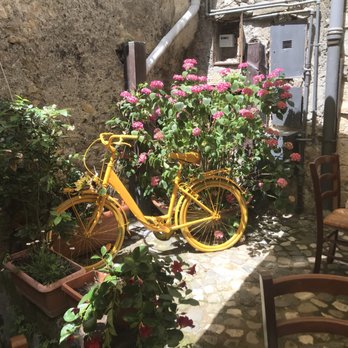 Lo Schiaffo - Does it get cuter than this? - Italian Near Me - Anagni, FR Lo Schiaffo - Does it get cuter than this? - Italian Near Me - Anagni, FR
