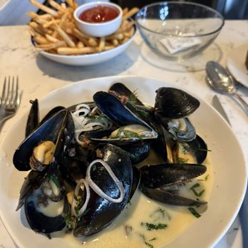 Saltie Girl - Mussels with a $10 die of fries lol - Seafood Near Me - Boston, Massachusetts Saltie Girl - Mussels with a $10 die of fries lol - Seafood Near Me - Boston, Massachusetts