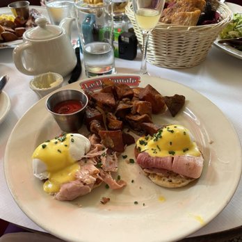 Le Diplomate - Eggs benedict - Brasseries Near Me - Washington, DC, District of Columbia