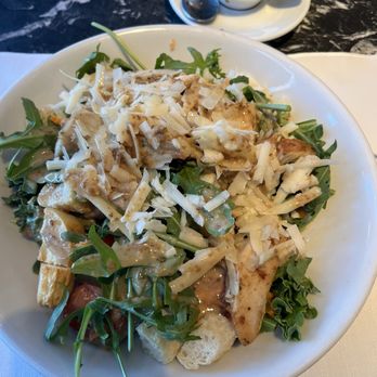 Café Comercial - Arugula salad with free range chicken - Coffee & Tea Near Me - Madrid, M Café Comercial - Arugula salad with free range chicken - Coffee & Tea Near Me - Madrid, M