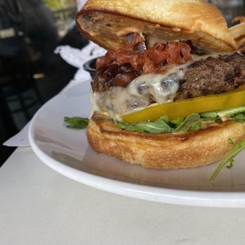 Thirsty Lion - Wagyu beef burger - American Near Me - Denver, Colorado